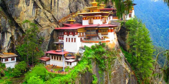 Die Berge Rufen! Entfalten Sie Sich In Der Panorama-schönheit Von Bhutan Und Verjöngen Sie Ihre Seele!