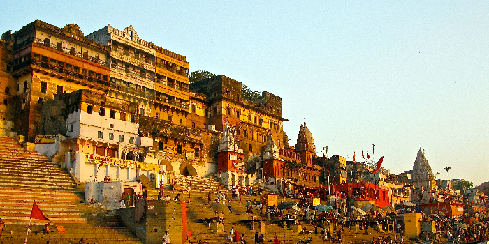 Die Spirituelle Pracht von Varanasi: Ein Luxusreise Entlang des Ganges