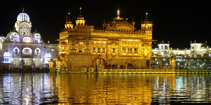 Goldener Tempel in Amritsar: Ein berähmter heiliger Ort in Indien