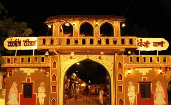 genießen-sie-ein-traditionelles-essen-von-rajasthan-in-chokhi-dhani